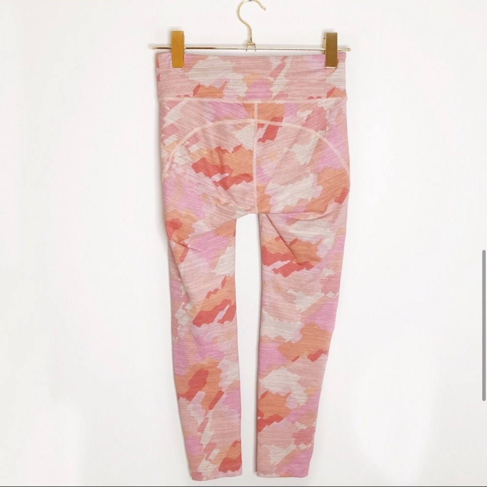 Outdoor Voices • TechSweat Flex 3/4 Leggings - Picture 5 of 7